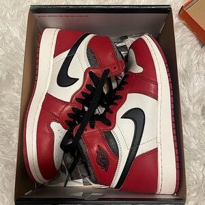 Air Jordan 1 Retro High OG
"Chicago"